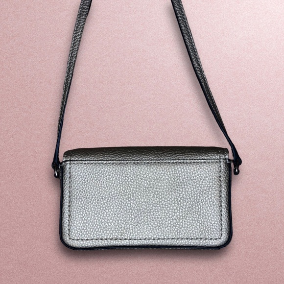 Like New Marc Jacobs Groove Gold Metallic Leather Mini Crossbody Bag - Picture 3 of 6